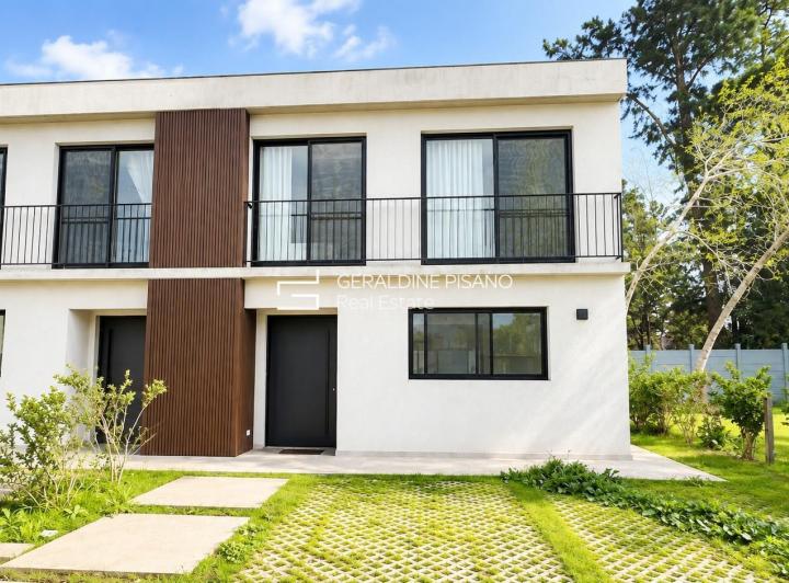 Casa · 130m² · 4 Ambientes · 2 Cocheras