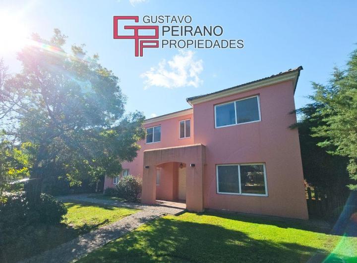 Casa · 231m² · 5 Ambientes · 2 Cocheras