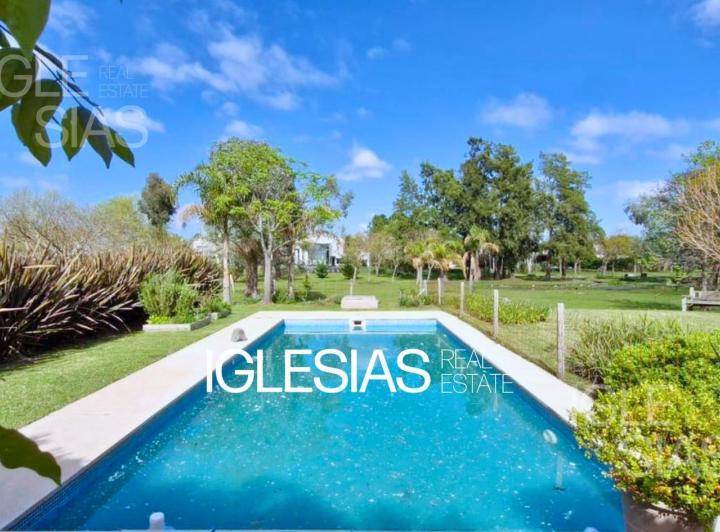 Casa · 320m² · 6 Ambientes · 2 Cocheras
