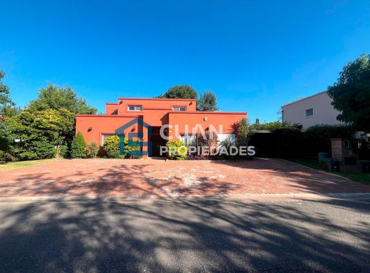 Casa · 170m² · 4 Ambientes · 5 Cocheras