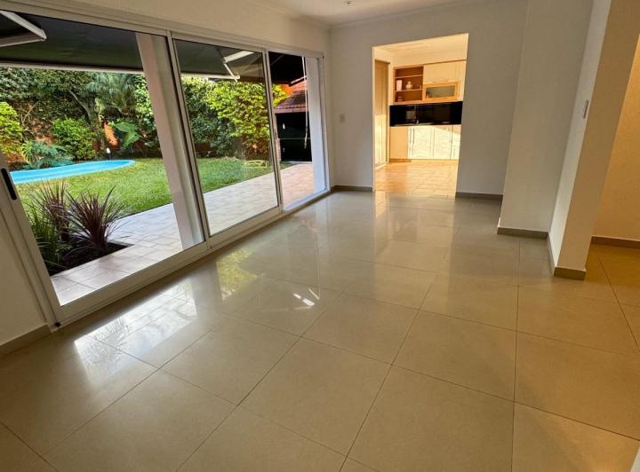 Casa · 215m² · 4 Ambientes · 1 Cochera