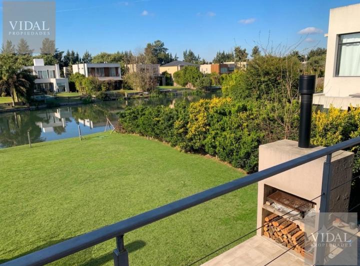 Casa · 600m² · 6 Ambientes · 3 Cocheras