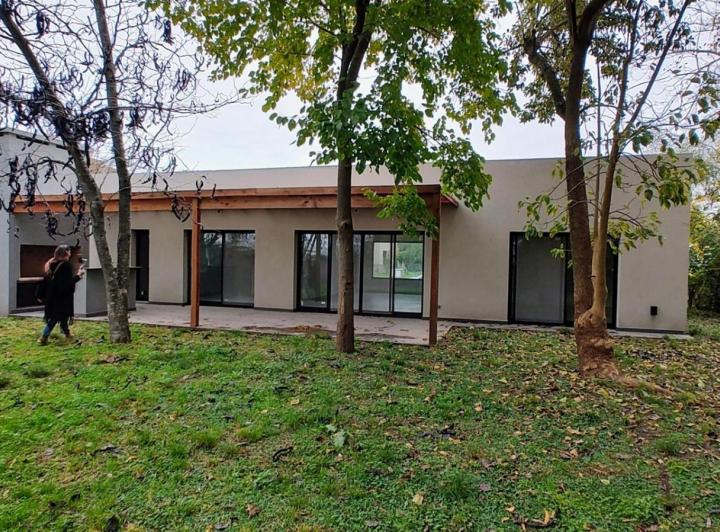 Casa · 170m² · 4 Ambientes · 4 Cocheras