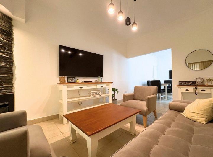 Casa · 178m² · 5 Ambientes · 1 Cochera