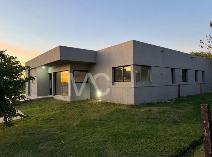 Casa · 167m² · 4 Ambientes · 3 Cocheras