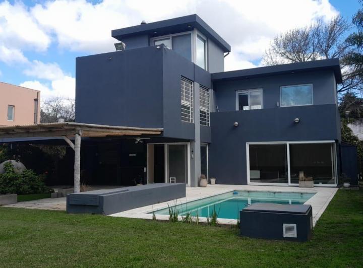 Casa · 169m² · 5 Ambientes · 4 Cocheras