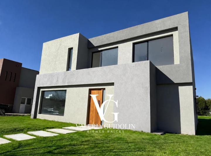 Casa · 175m² · 4 Ambientes · 4 Cocheras