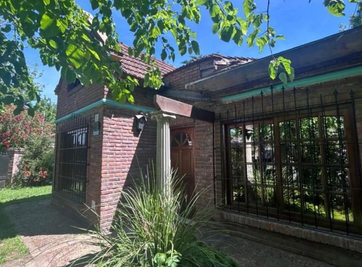 Casa · 250m² · 5 Ambientes · 1 Cochera