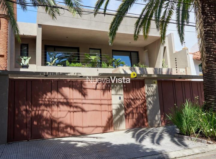 Casa · 274m² · 5 Ambientes · 2 Cocheras