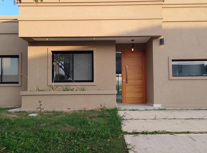 Casa · 557m² · 4 Ambientes · 2 Cocheras