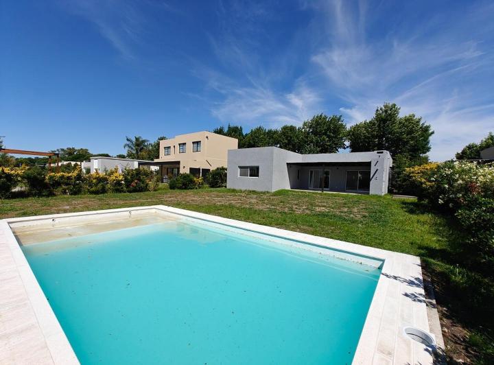 Casa · 134m² · 4 Ambientes · 4 Cocheras