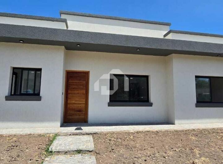 Casa · 144m² · 5 Ambientes · 2 Cocheras