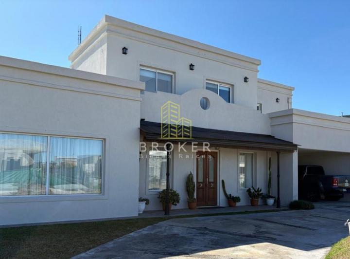 Casa · 1007m² · 4 Ambientes · 1 Cochera