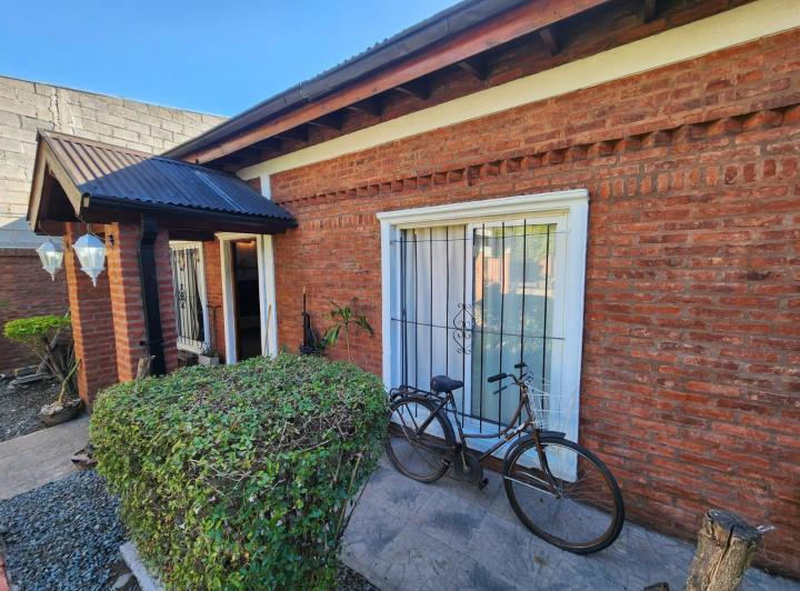 Casa · 90m² · 4 Ambientes · 2 Cocheras
