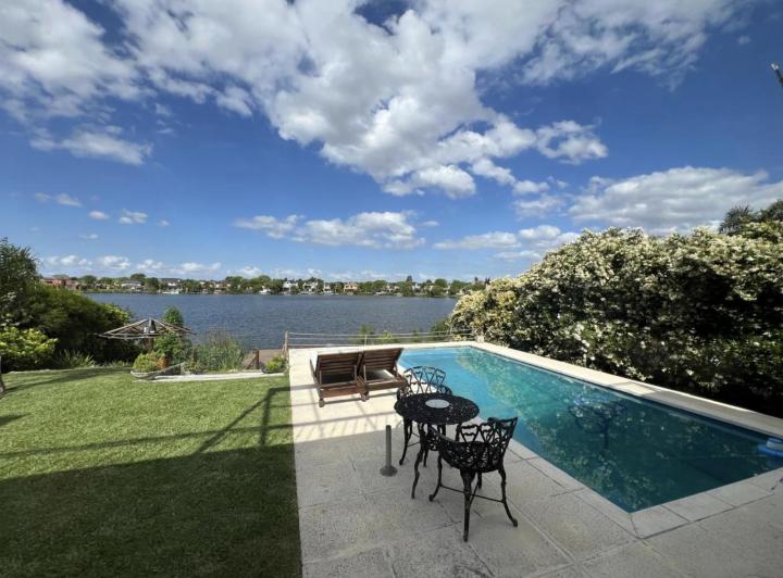 Casa · 250m² · 5 Ambientes