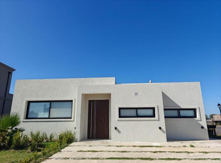 Casa · 189m² · 4 Ambientes · 2 Cocheras