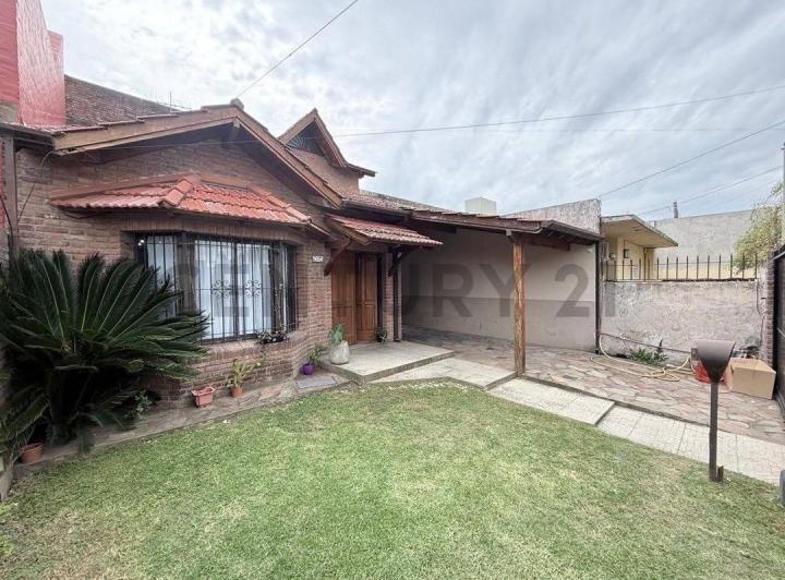 Casa · 199m² · 4 Ambientes · 1 Cochera