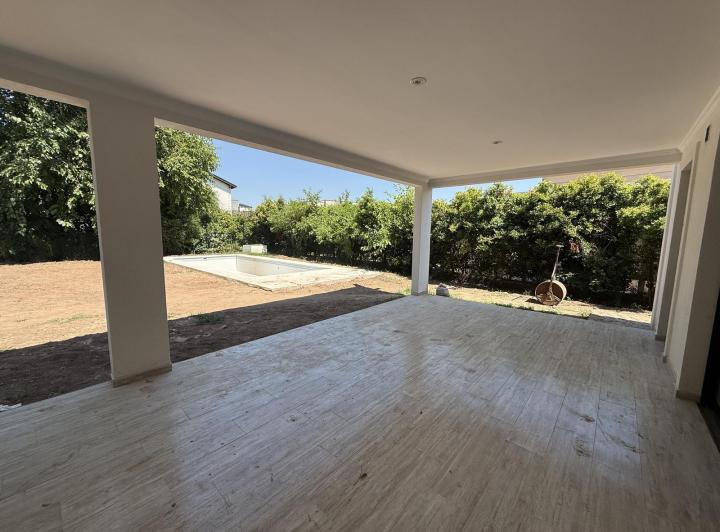 Casa · 180m² · 5 Ambientes