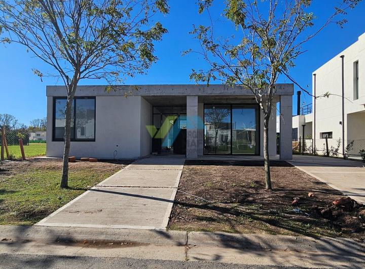 Casa · 175m² · 5 Ambientes · 2 Cocheras