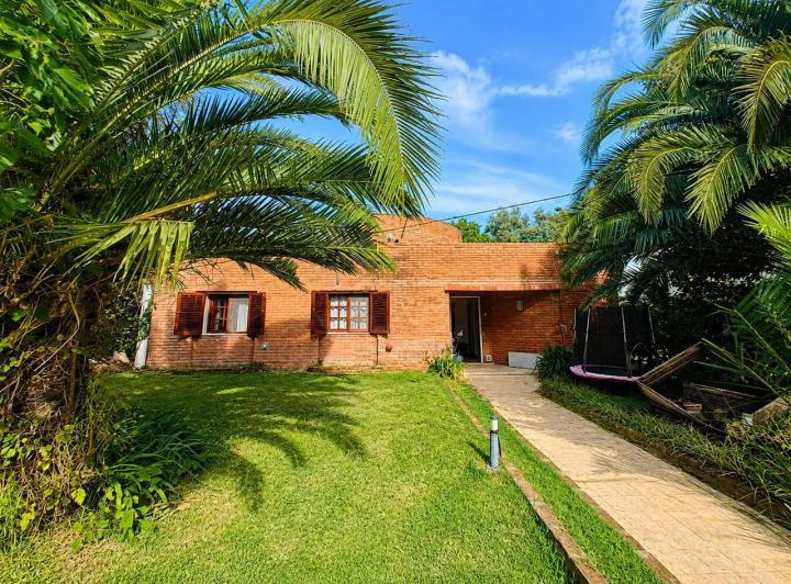 Casa · 140m² · 4 Ambientes · 2 Cocheras