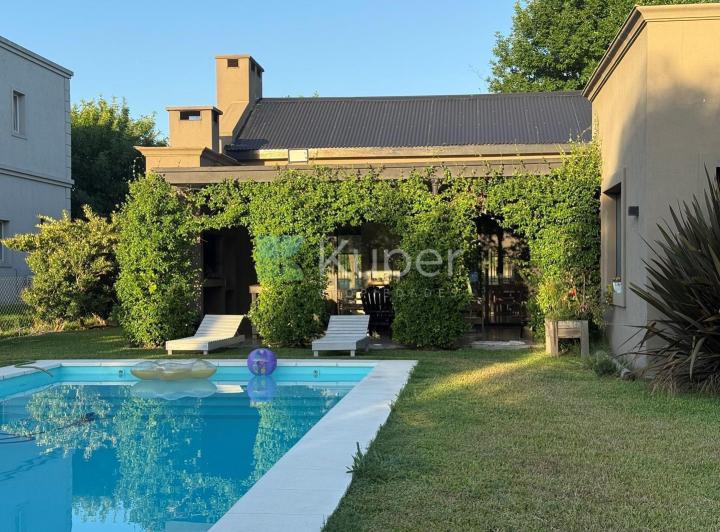 Casa · 150m² · 4 Ambientes · 2 Cocheras