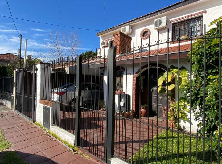 Casa · 127m² · 4 Ambientes · 1 Cochera