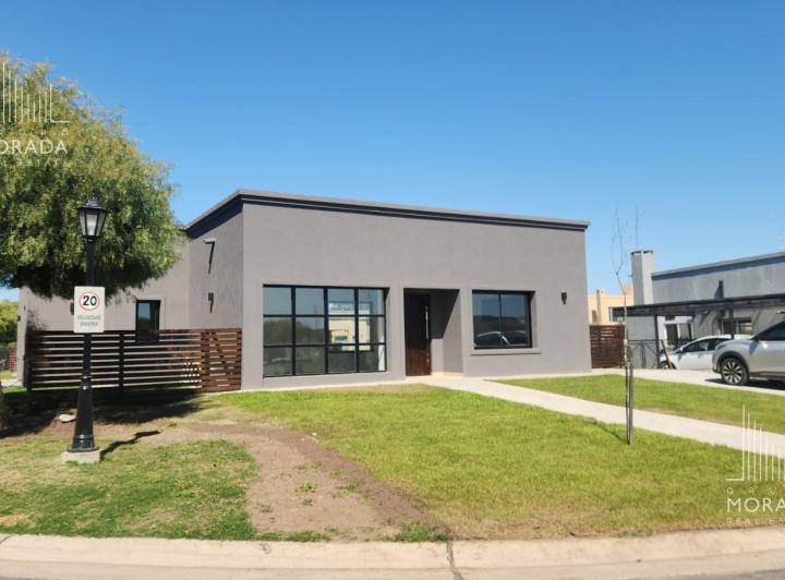 Casa · 145m² · 4 Ambientes · 2 Cocheras