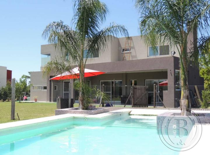 Casa · 227m² · 4 Ambientes · 4 Cocheras