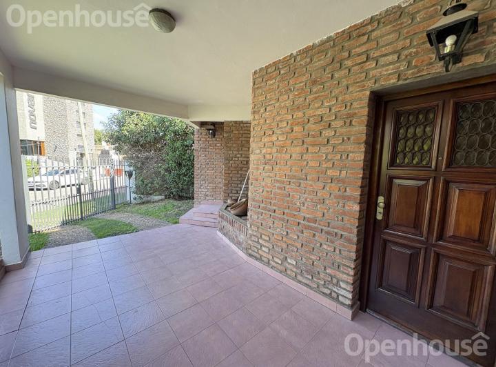 Casa · 109m² · 5 Ambientes · 2 Cocheras