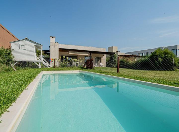 Casa · 148m² · 4 Ambientes · 2 Cocheras