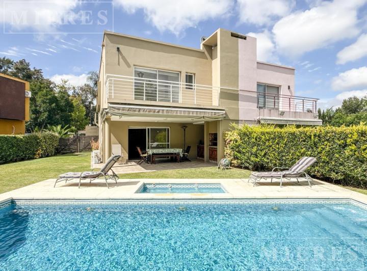 Casa · 122m² · 5 Ambientes · 2 Cocheras