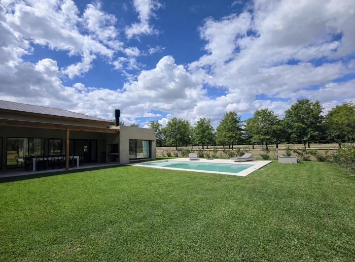 Casa · 265m² · 5 Ambientes · 2 Cocheras