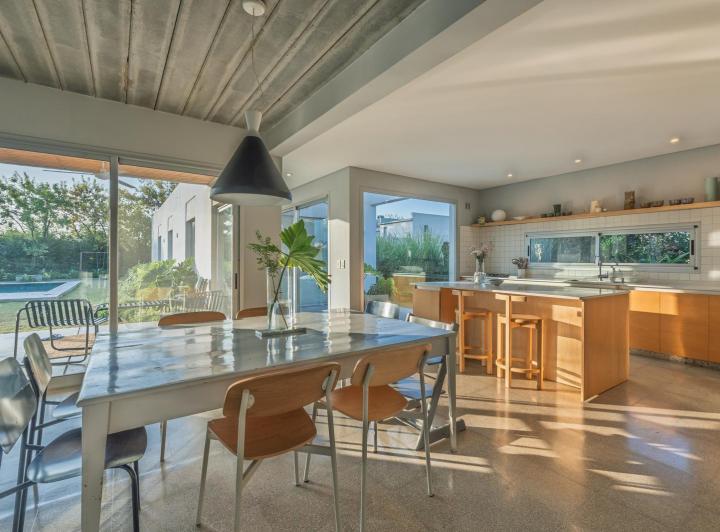 Casa · 145m² · 4 Ambientes · 4 Cocheras