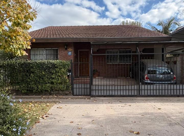 Casa · 300m² · 4 Ambientes · 1 Cochera