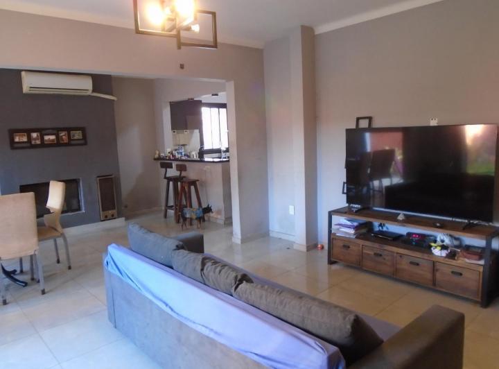Casa · 200m² · 4 Ambientes · 4 Cocheras
