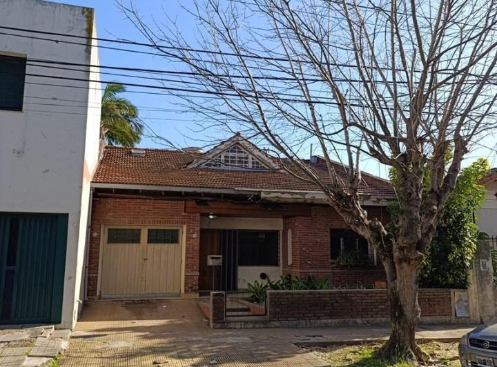 Casa · 170m² · 3 Ambientes · 1 Cochera