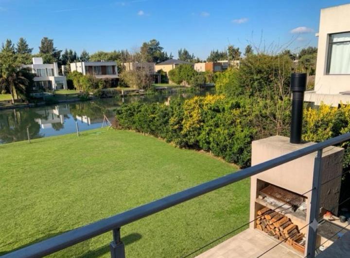 Casa · 150m² · 5 Ambientes · 4 Cocheras