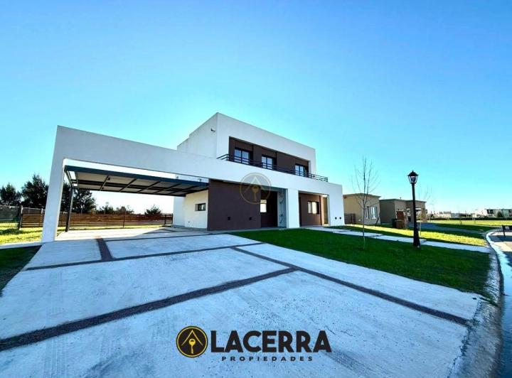 Casa · 21728m² · 4 Ambientes · 4 Cocheras