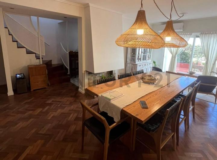 Casa · 200m² · 5 Ambientes · 1 Cochera