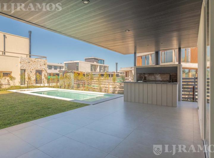 Casa · 255m² · 7 Ambientes