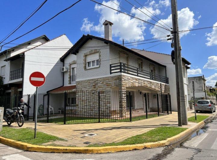 Casa · 152m² · 4 Ambientes · 1 Cochera