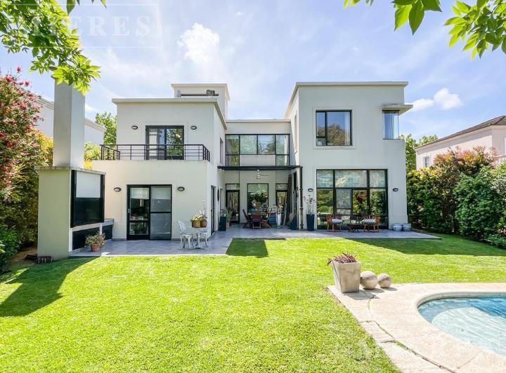 Casa · 260m² · 6 Ambientes