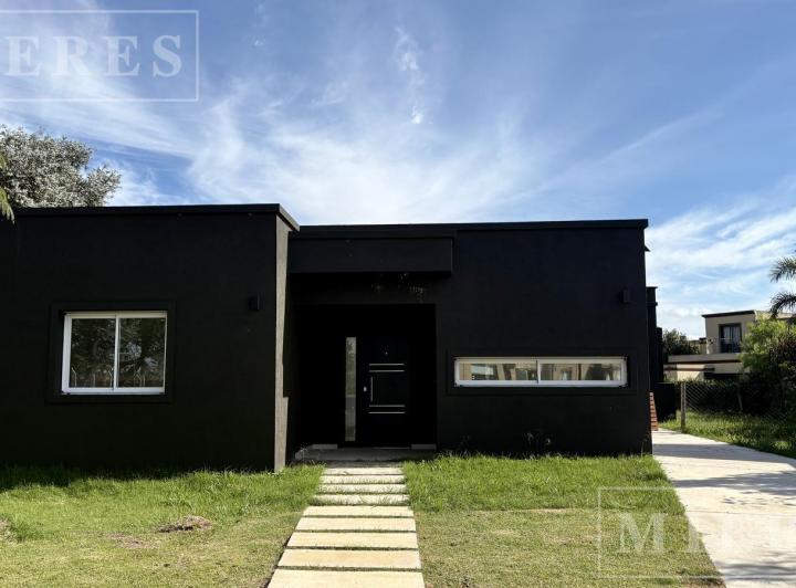 Casa · 132m² · 5 Ambientes · 2 Cocheras