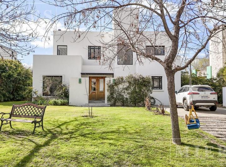 Casa · 190m² · 6 Ambientes