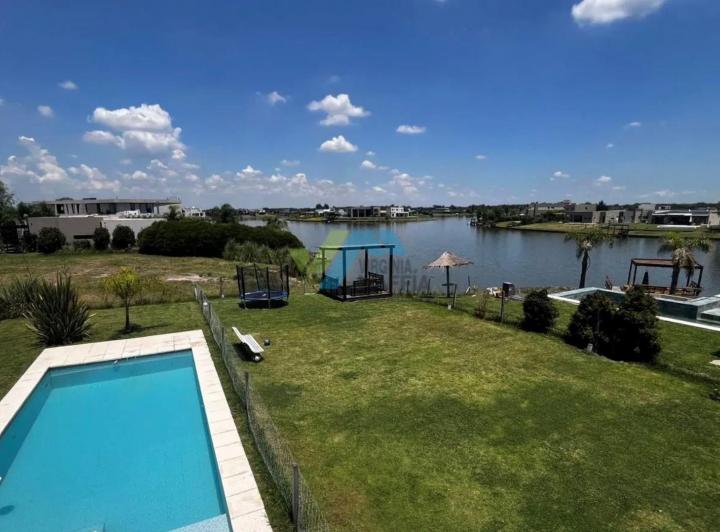 Casa · 160m² · 4 Ambientes · 1 Cochera