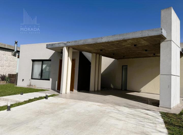 Casa · 145m² · 3 Dormitorios · 4 Cocheras