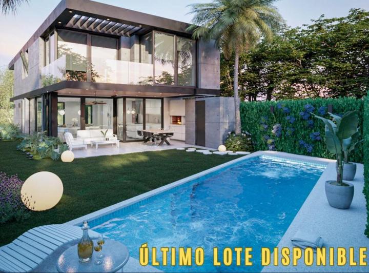 Casa · 300m² · 6 Ambientes · 2 Cocheras
