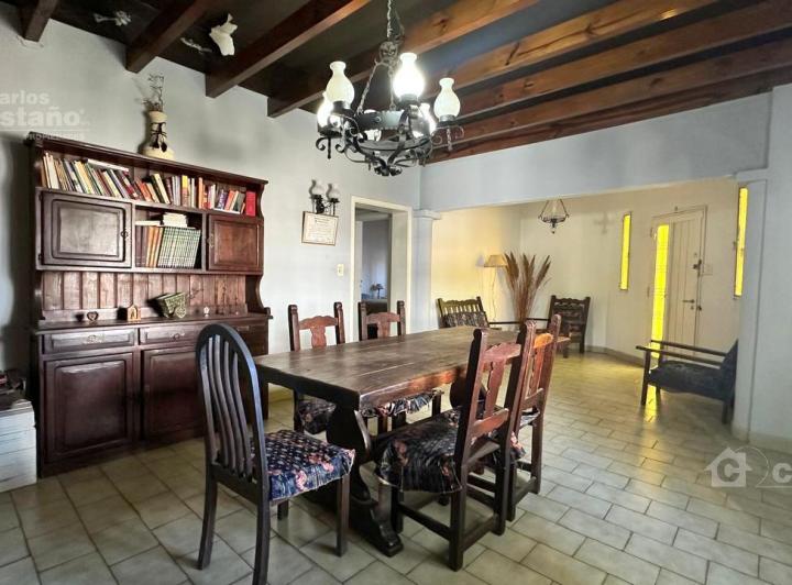Casa · 200m² · 4 Ambientes · 2 Cocheras