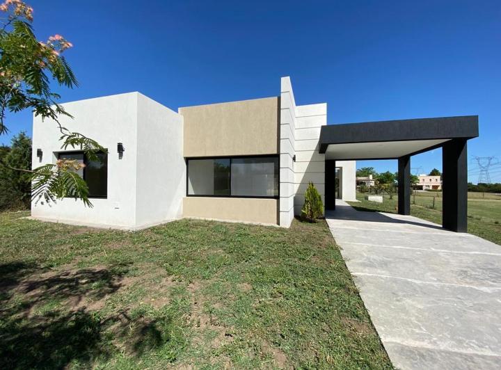 Casa · 141m² · 4 Ambientes · 2 Cocheras
