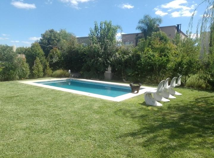 Casa · 120m² · 4 Ambientes · 3 Cocheras